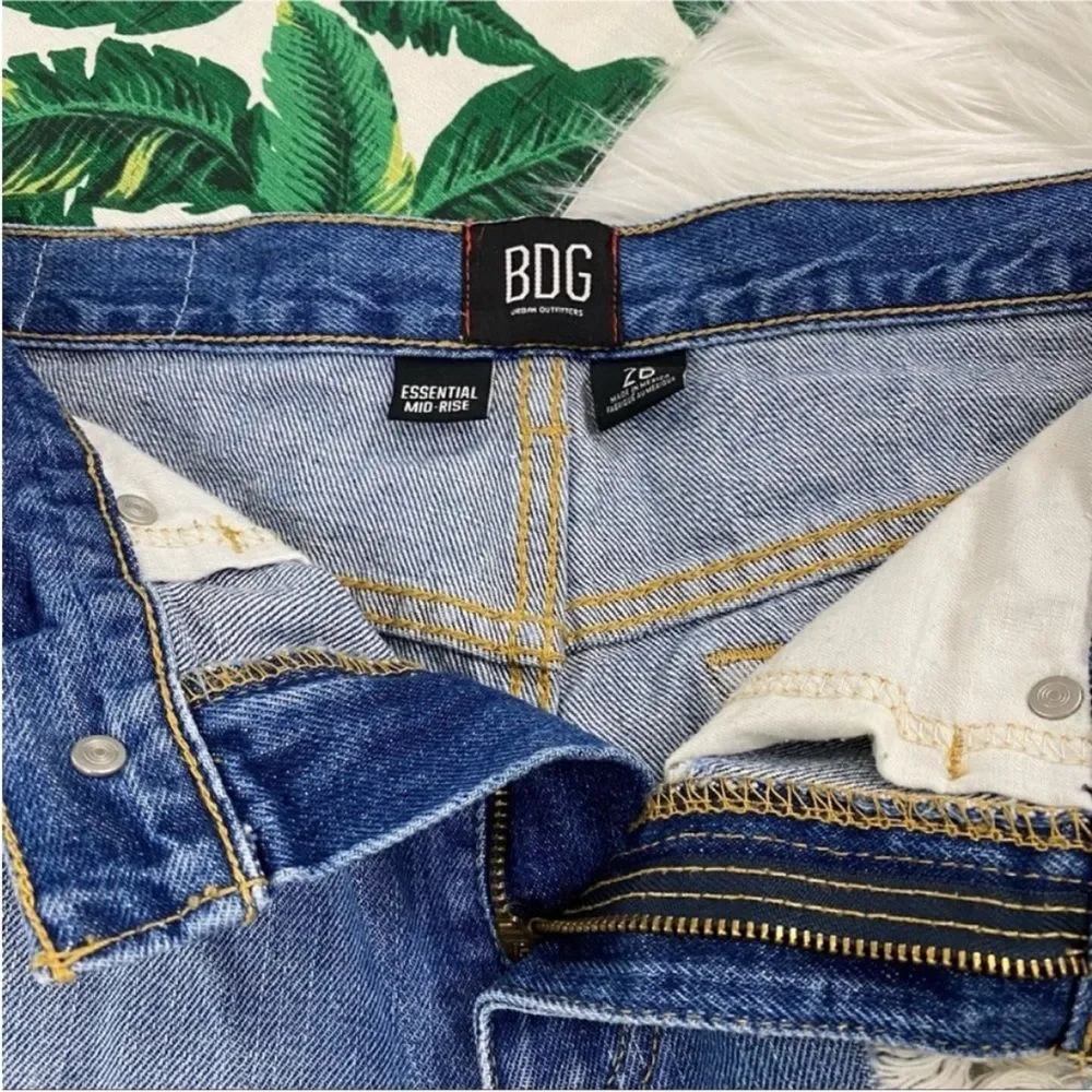 BDG Essential Mid Rise Distressed Denim Shorts 118